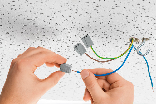 jak szybko i bezpiecznie podłączyć lampy bez pomocy elektryka